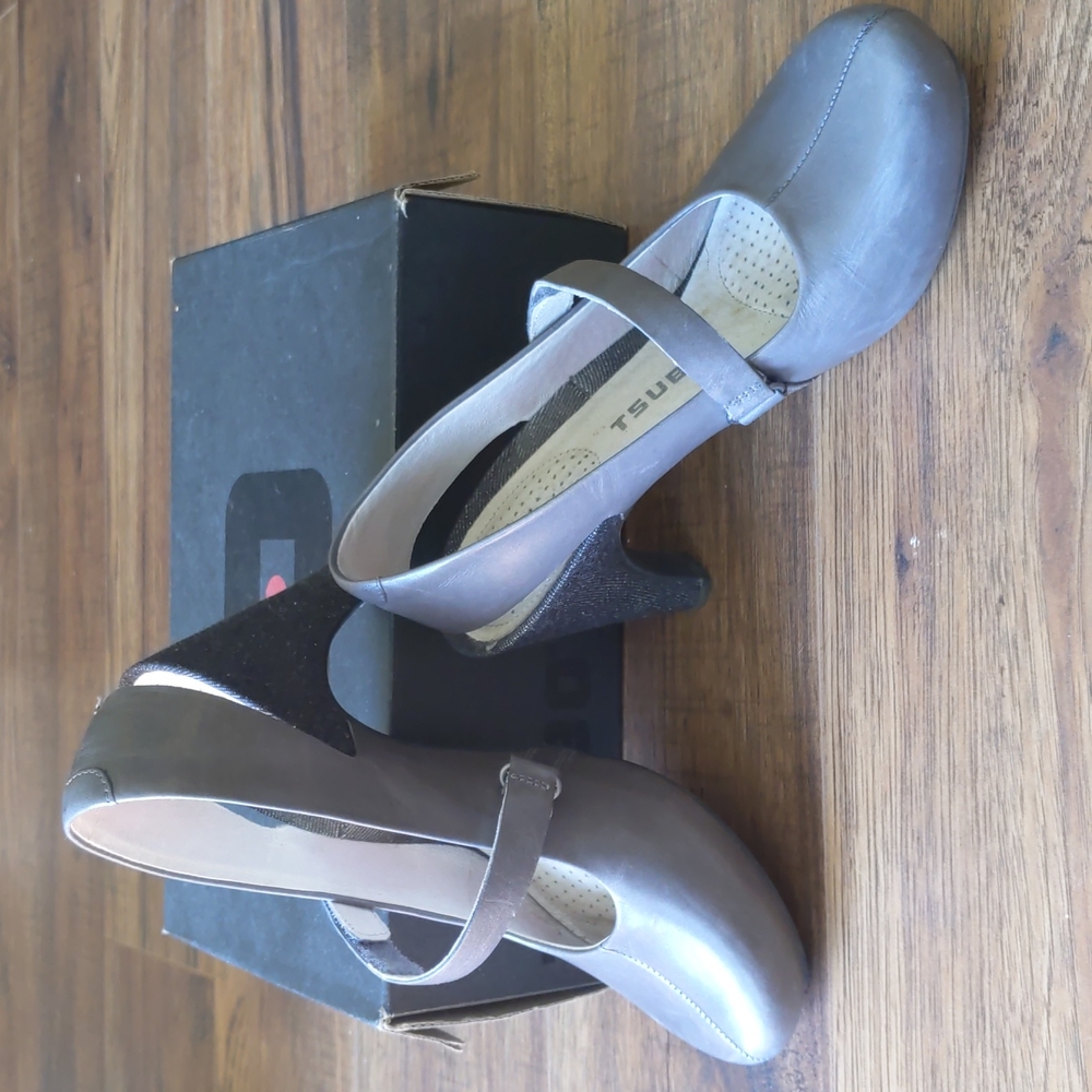 Tsubo Acrea Mary Jane Leather Heels in Elephant, size 7.5 fits like 8